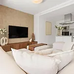 Oasis 325 Hideaway Luxe Garden Διαμέρισμα Εστεπόνα